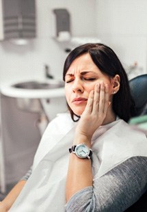 extracted wisdom teeth atop gauze pads